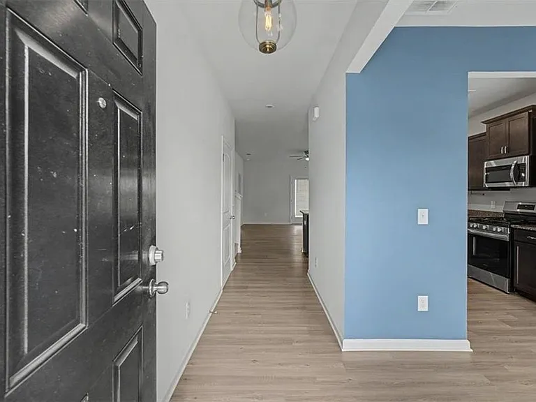 514 Denton Dr — Photo 6