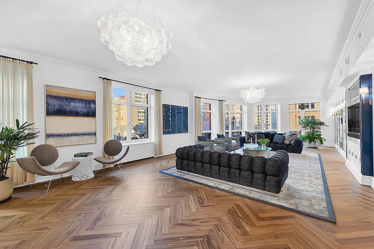 535 W End Ave #8A photo 1