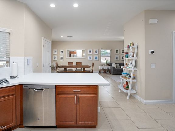 5th image of 9619 Volk Ave