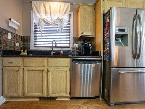 5th image of 2710 Forest Park Dr