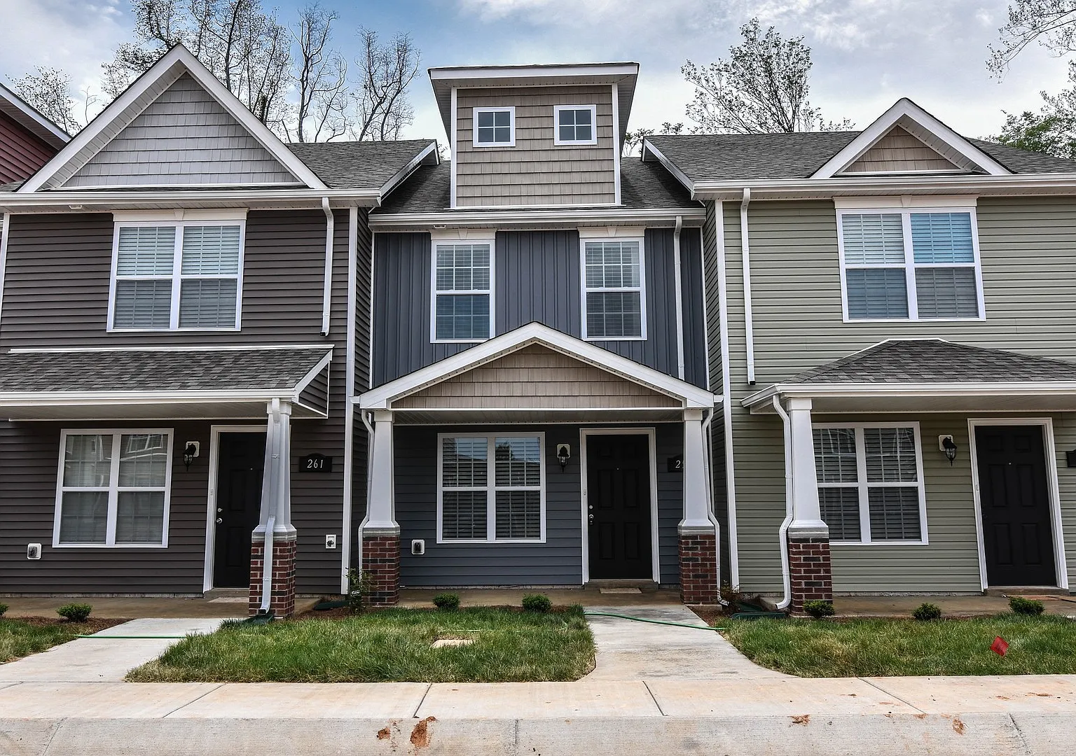 Two Bedroom in Governor's Crossing! — Photo 1