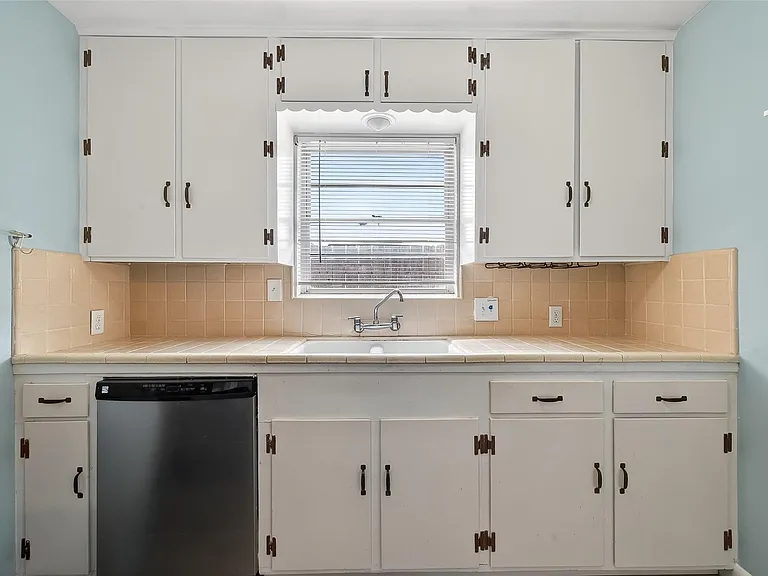 3428 Bradford St — Photo 13