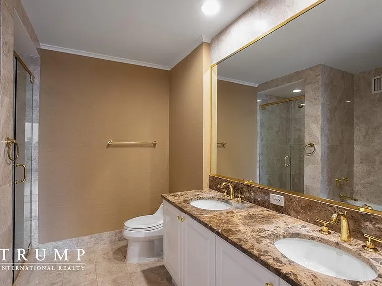 220 Riverside Blvd #21D — Photo 10