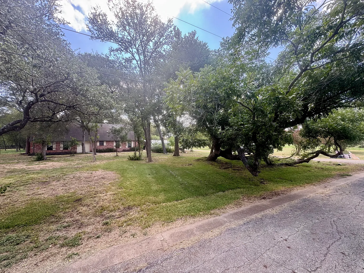 3 bed, 2591 sqft, $2,050 — Photo 3