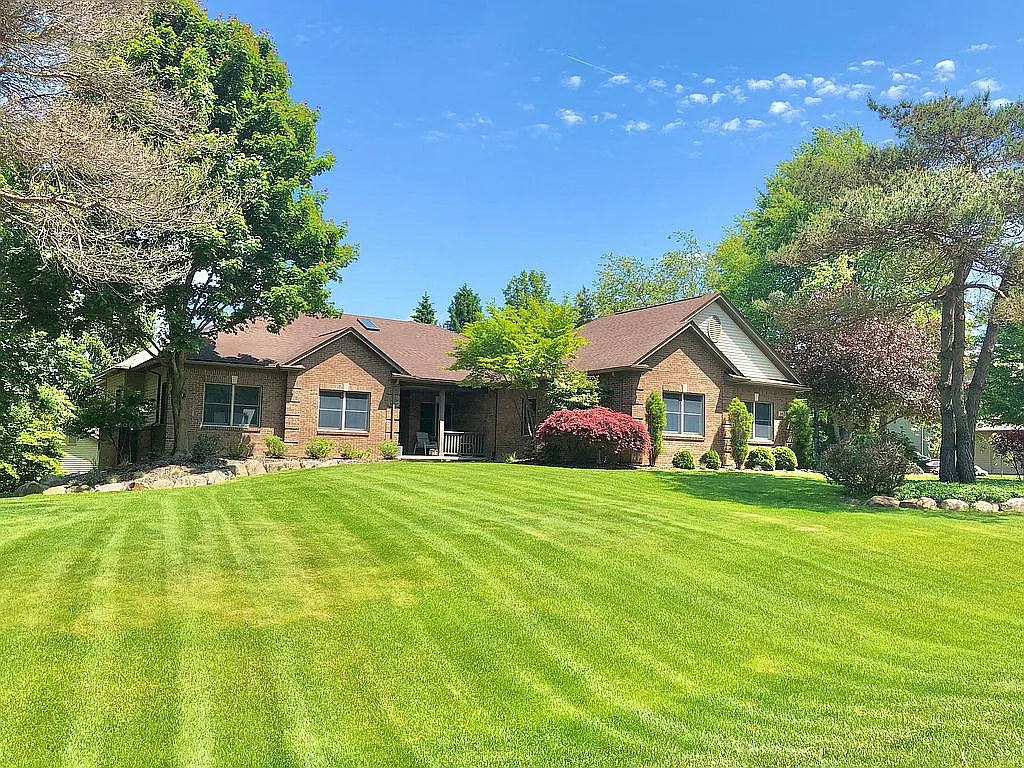 162 Howland Pines Dr photo 1