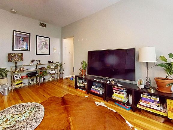 3rd image of 1433 W Balmoral Ave #1439-1S