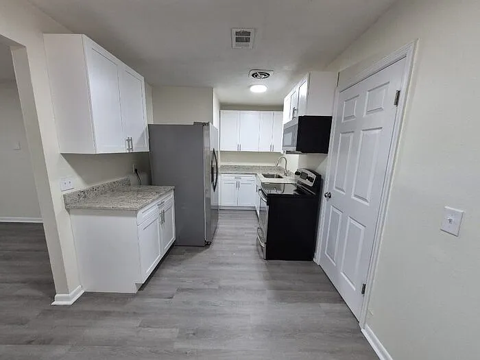 3 bed, 1.0 bath, 925 sqft, $1,325 — Photo 4