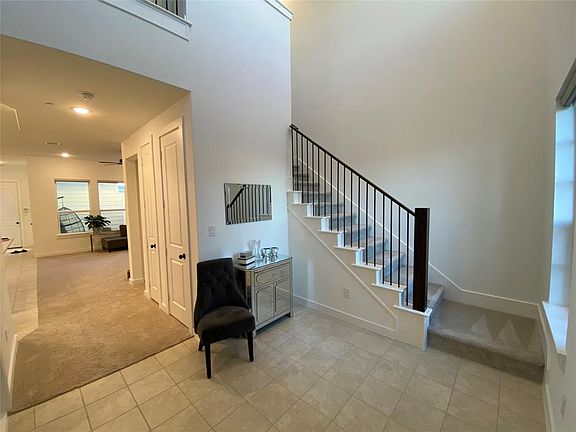 3rd image of 1050 Marian Dr