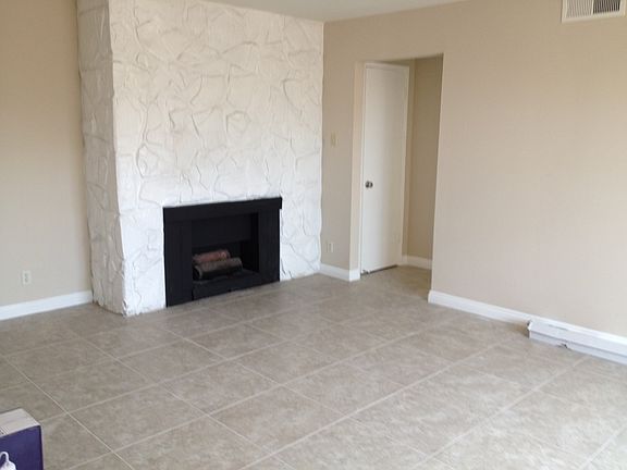 Large livingroom with fireplace