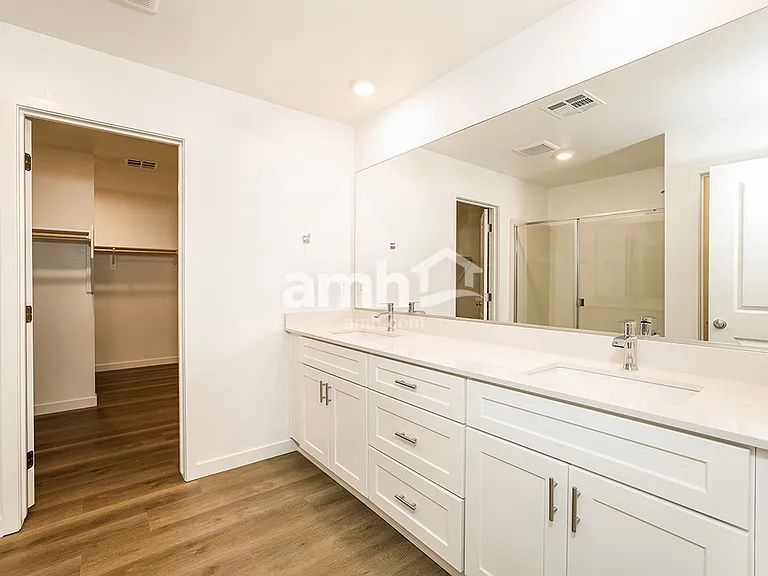 2236 Monroe Ave — Photo 13