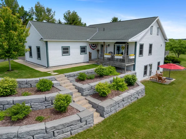 6735 Hillside Dr, Harbor Springs, MI 49740