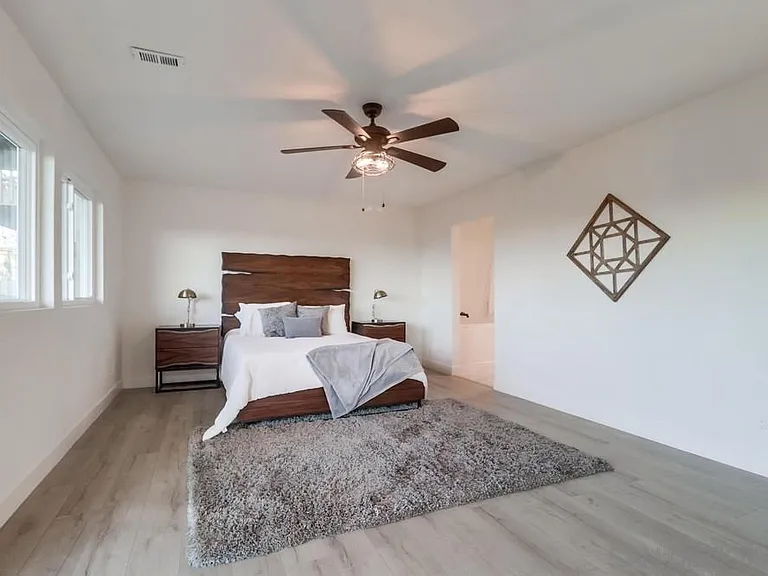 4612 Janet Pl — Photo 2