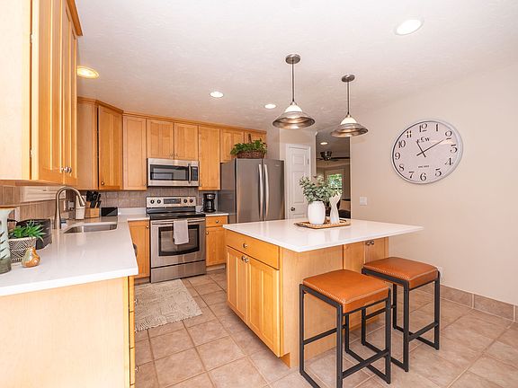 4th image of 2090 Greenwich Cir