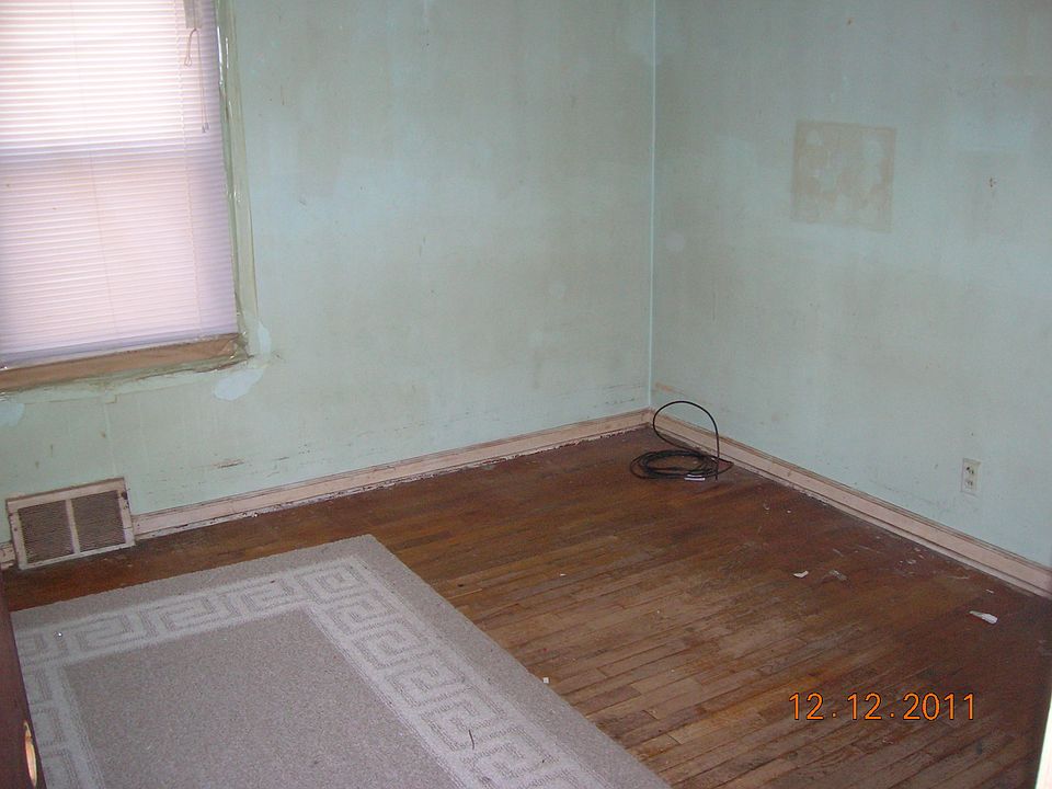 2nd image of 26916 Dartmouth St