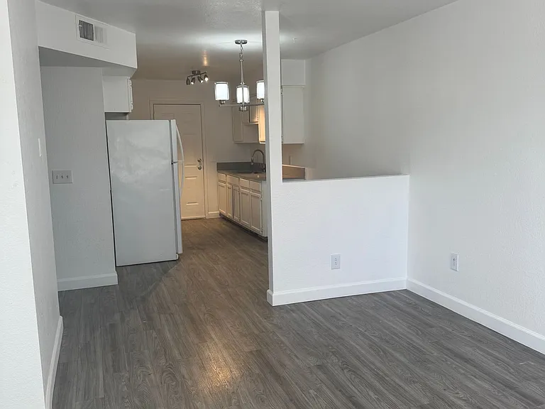 Meridian 21 Apartments — Photo 29