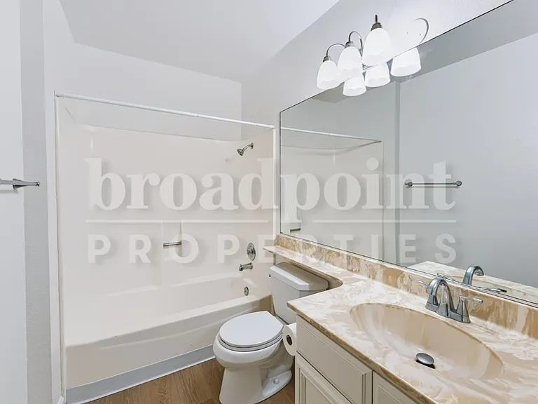 2536 White Oak Pl #2 — Photo 15
