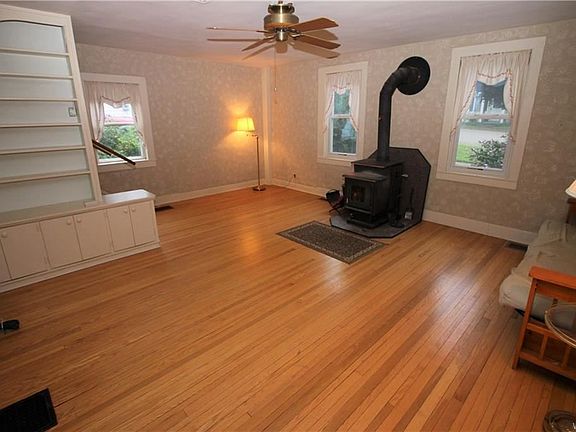 5th image of 9027 Buffalo St