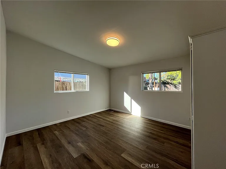 18708 Keswick St #18708 — Photo 14