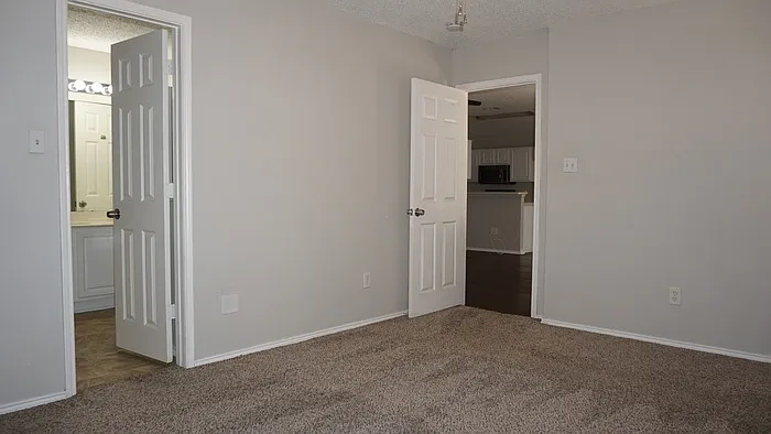 2425 Kelton St — Photo 7