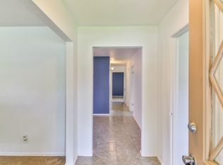 325 S Carroll St, La Porte, TX 77571