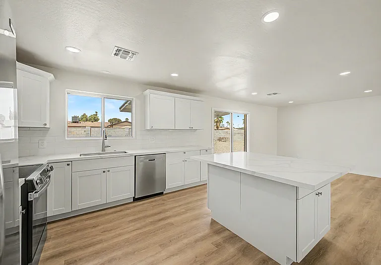 3430 E Poinsettia Dr — Photo 1