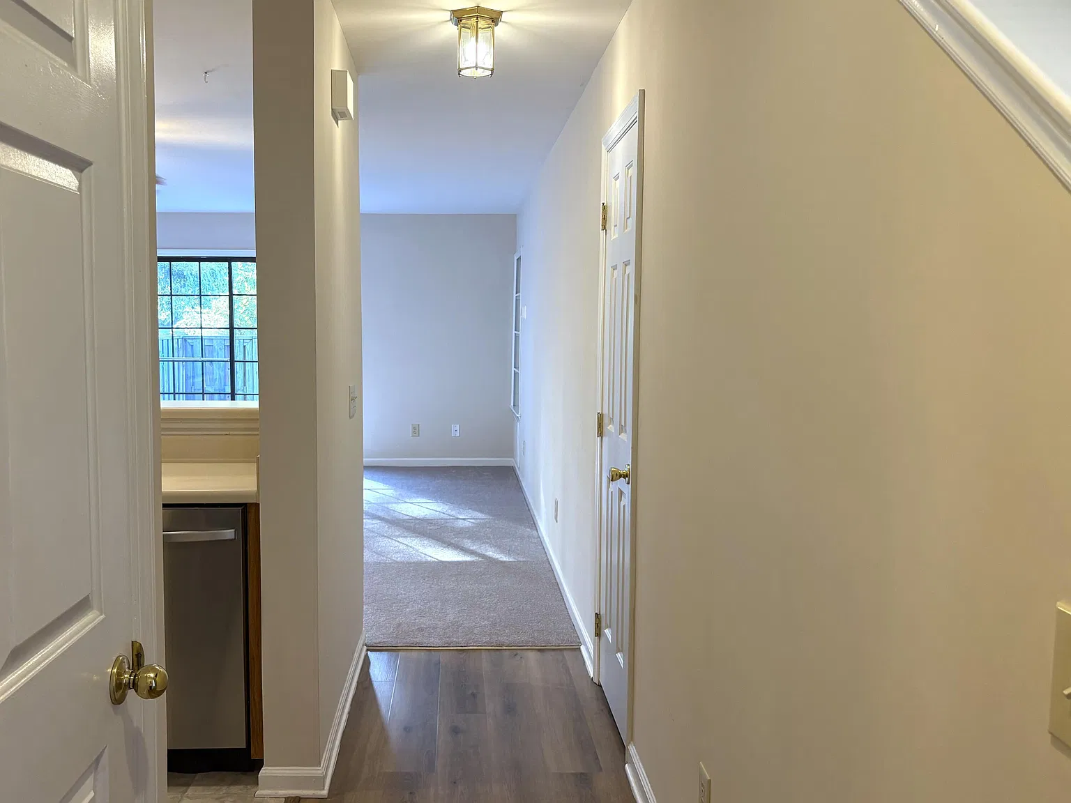 3 bed, 3.0 bath, 1424 sqft, $1,895 — Photo 3
