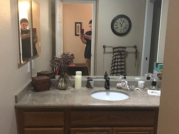 2nd bath w tub