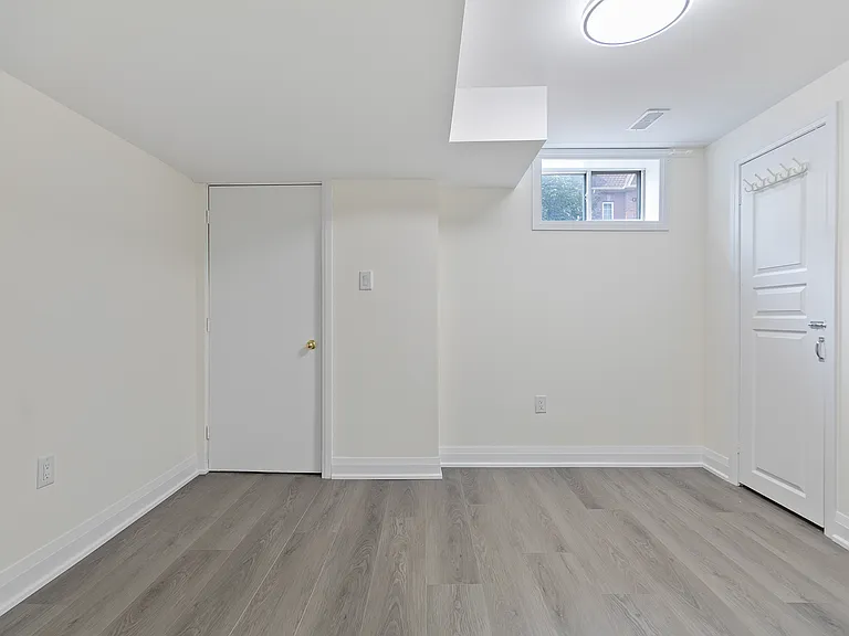 163 Rankin Cres #163 — Photo 10