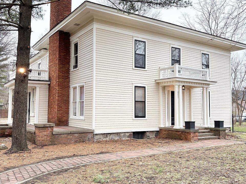 1st image of 200 Burton St SE #4