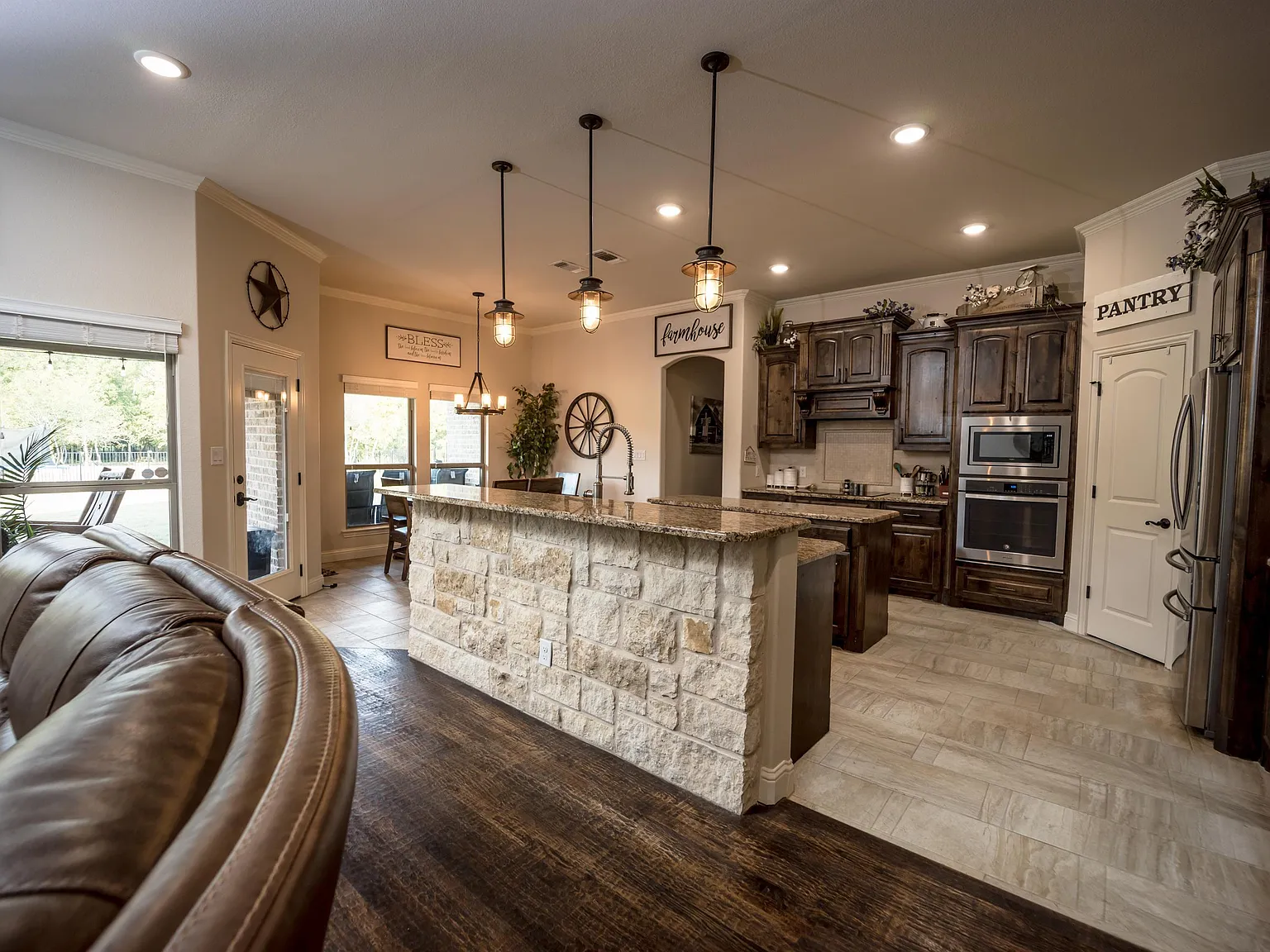 2063 Buck Court - Unit... — Photo 2