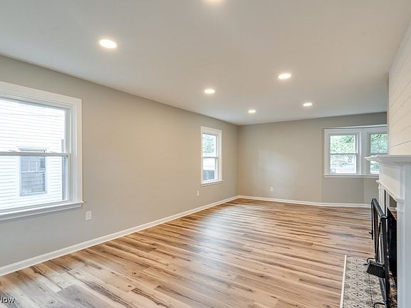5th image of 1658 17th St
