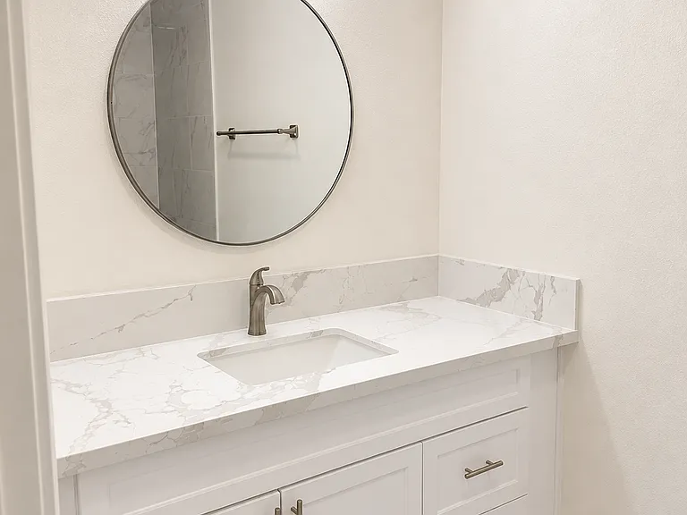 1021 E Cortland Ave — Photo 17