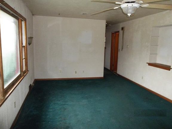 3rd image of 1928 Arthur Ave