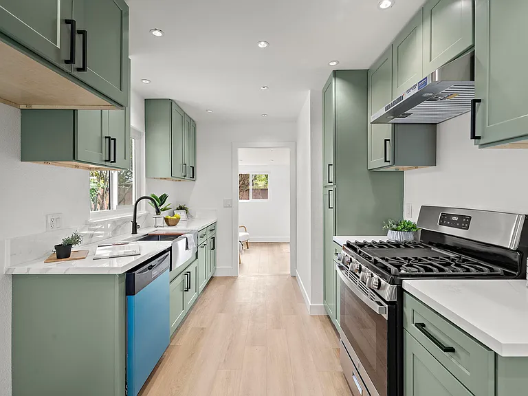 1410 W Camden Pl — Photo 9