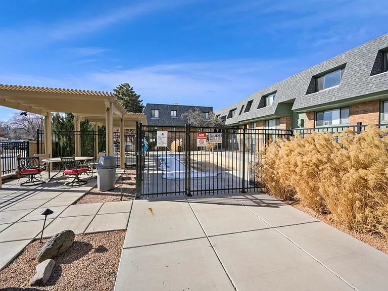 1140 Walnut Ave #11 — Photo 10