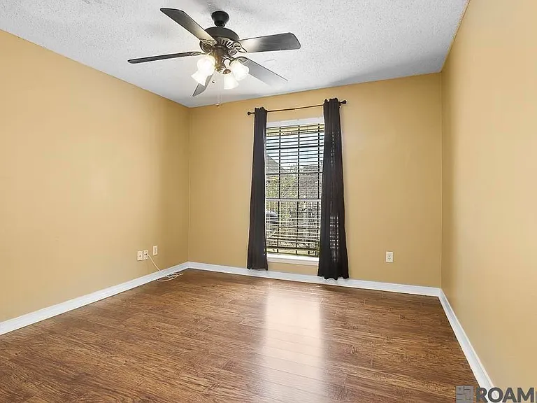 8500 Bluebonnet Blvd #22 — Photo 10