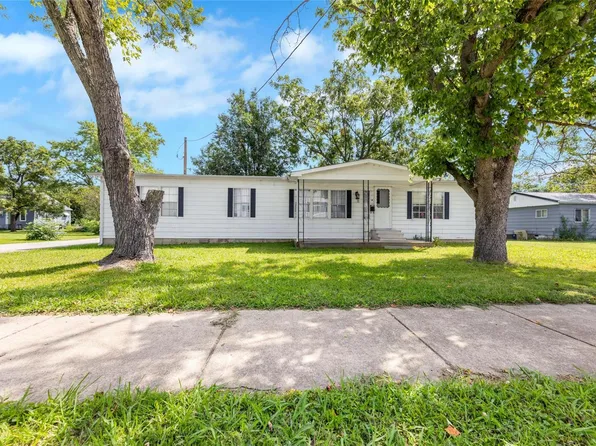 318 S 4th St, Pacific, MO 63069