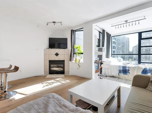 939 Homer St #805, Vancouver, BC V6B 2W6