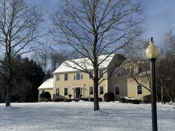 36 Bayberry Ln, Hanover, MA 02339