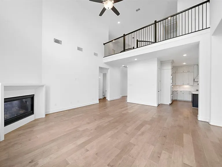 9806 Oakwood Trl — Photo 8