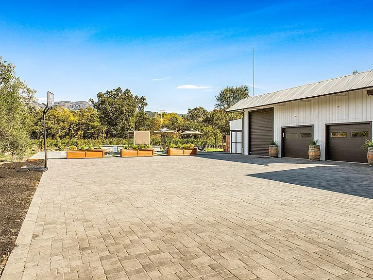 3002 Foothill Blvd — Photo 37