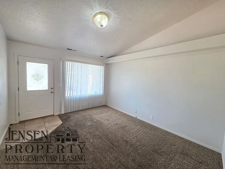 640 E Vermillion Ave — Photo 11