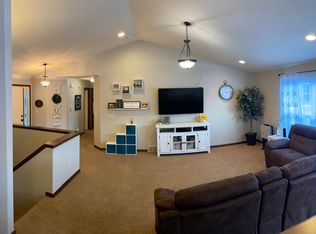 1122 Amelia Dr, Cedar Falls, IA 50613