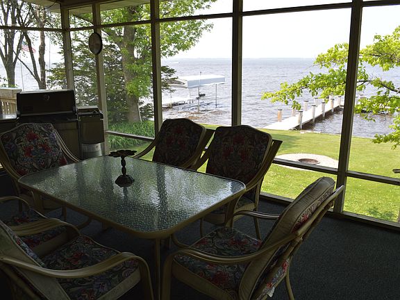 SCREEN PORCH ( MAIN FLOOR )