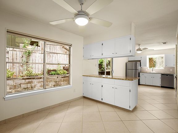 4th image of 3004 Maywood Cir #A