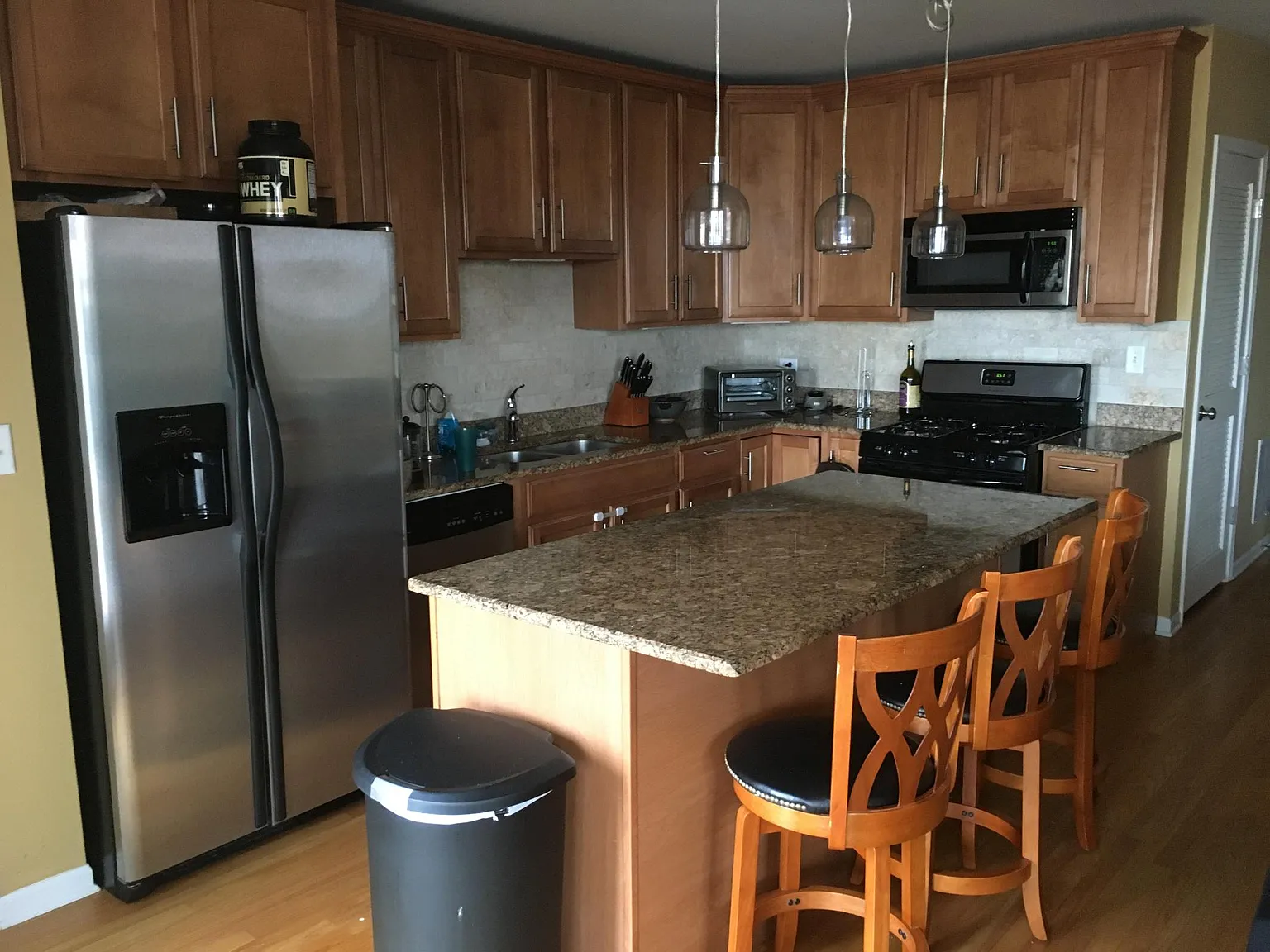 4 bed, 2700 sqft, $3,800 — Photo 4