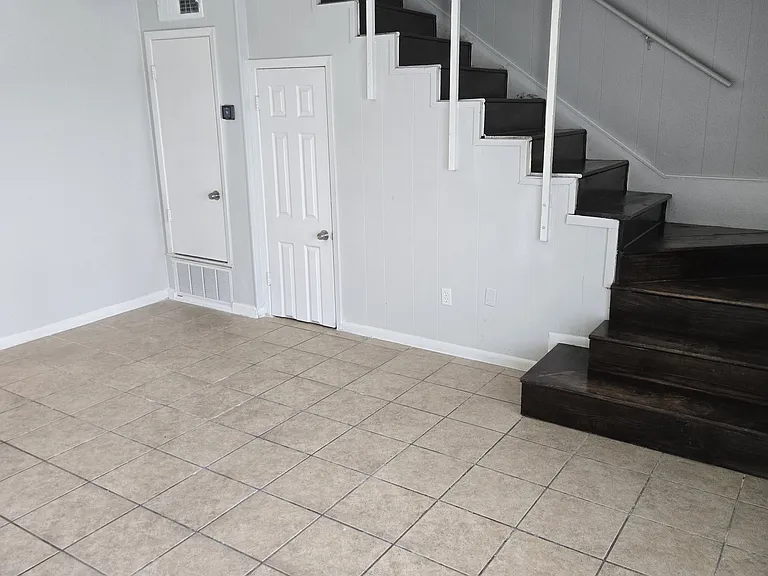 Alamo Apartments — Photo 26