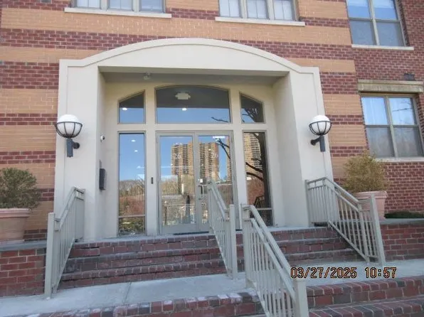 26 Avenue At Port Imperial image 2 of 10