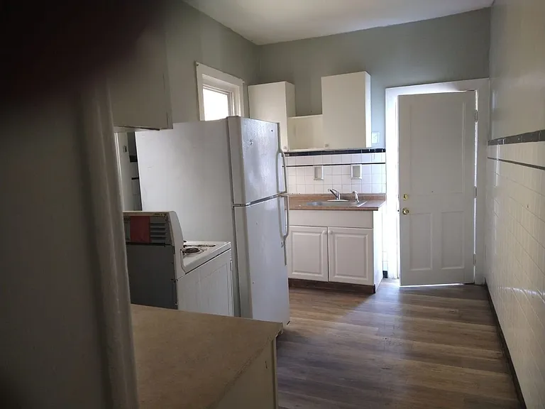837 Genesee St — Photo 10