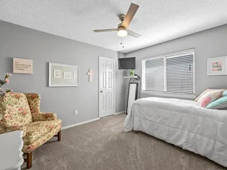 117 E Forestwood Dr — Photo 10